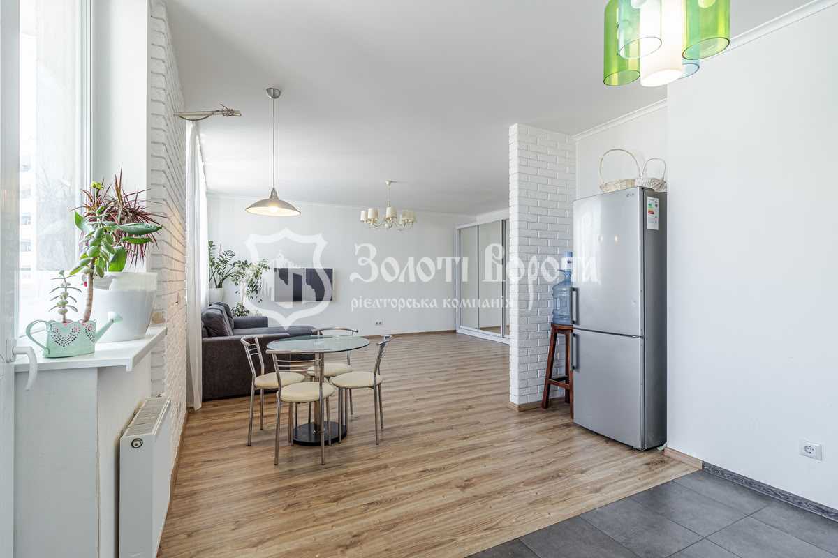 Продажа 3-комнатной квартиры 100 м², Елены Пчилки ул., 8