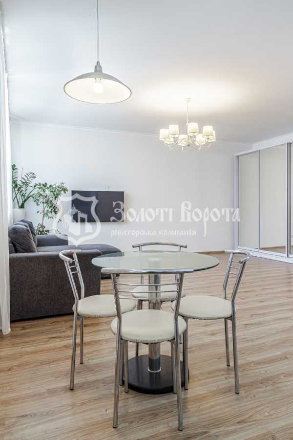 Продажа 3-комнатной квартиры 100 м², Елены Пчилки ул., 8