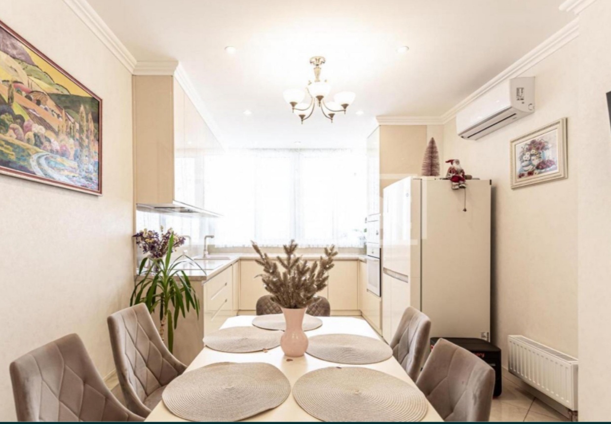 Продаж 3-кімнатної квартири 80 м², Каховська вул., 62