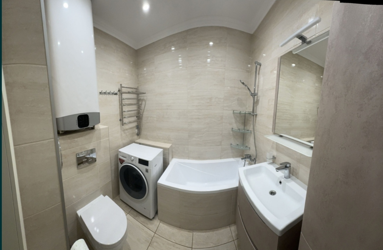 Продаж 3-кімнатної квартири 80 м², Каховська вул., 62
