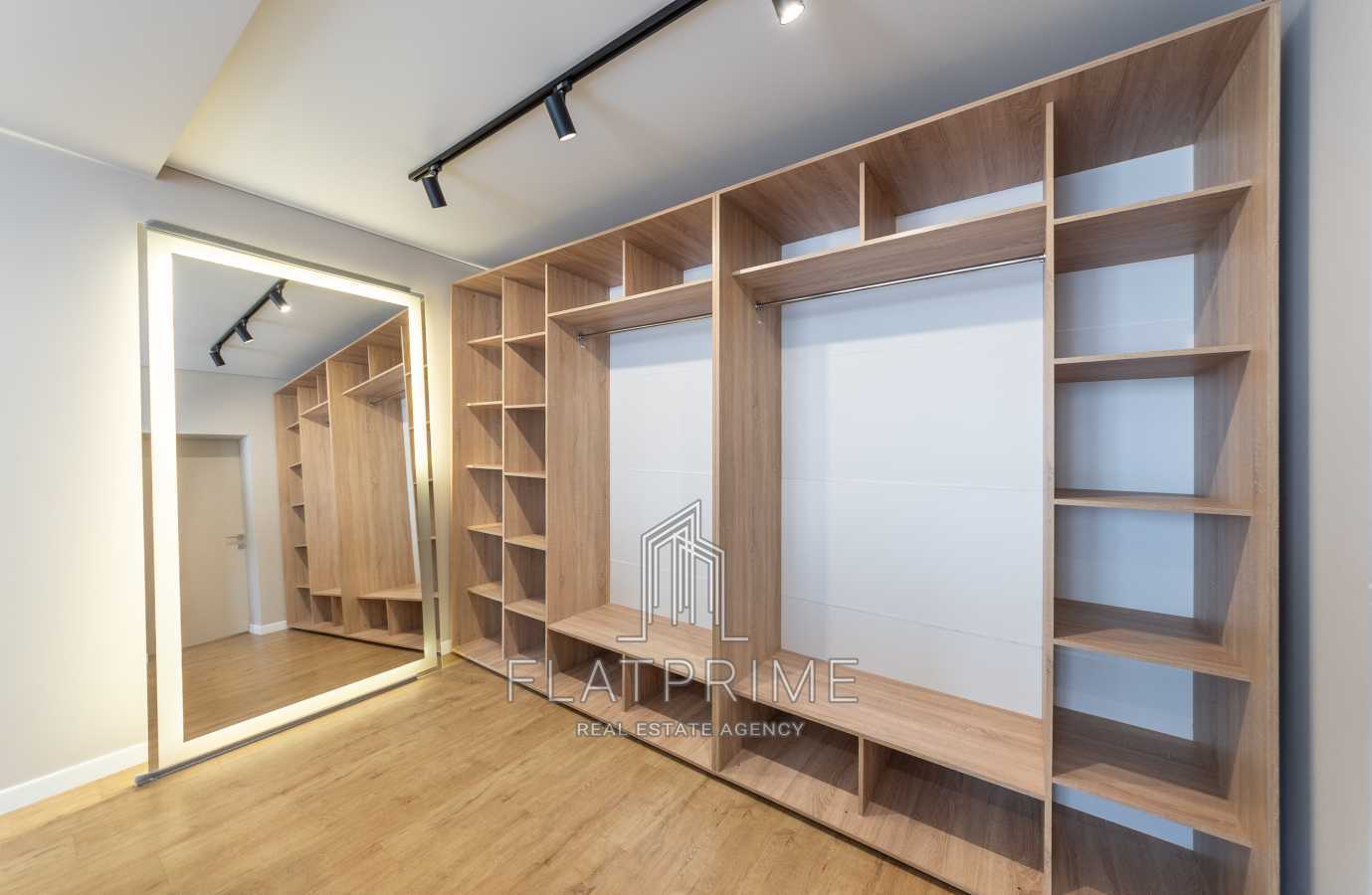 Продажа 2-комнатной квартиры 59.8 м², Суворова ул., 19