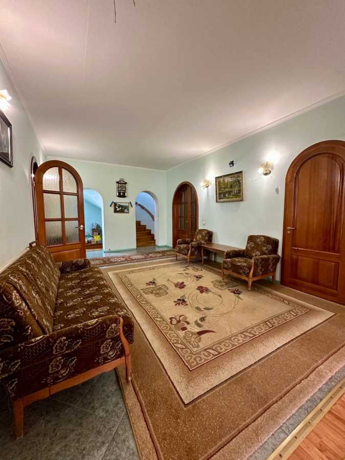 Продажа коттеджа 575.9 м², Цветочная ул., 3