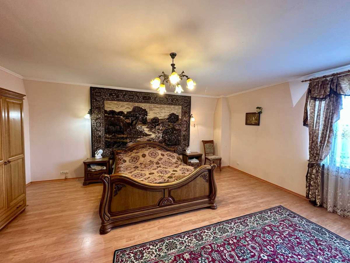 Продажа коттеджа 575.9 м², Цветочная ул., 3