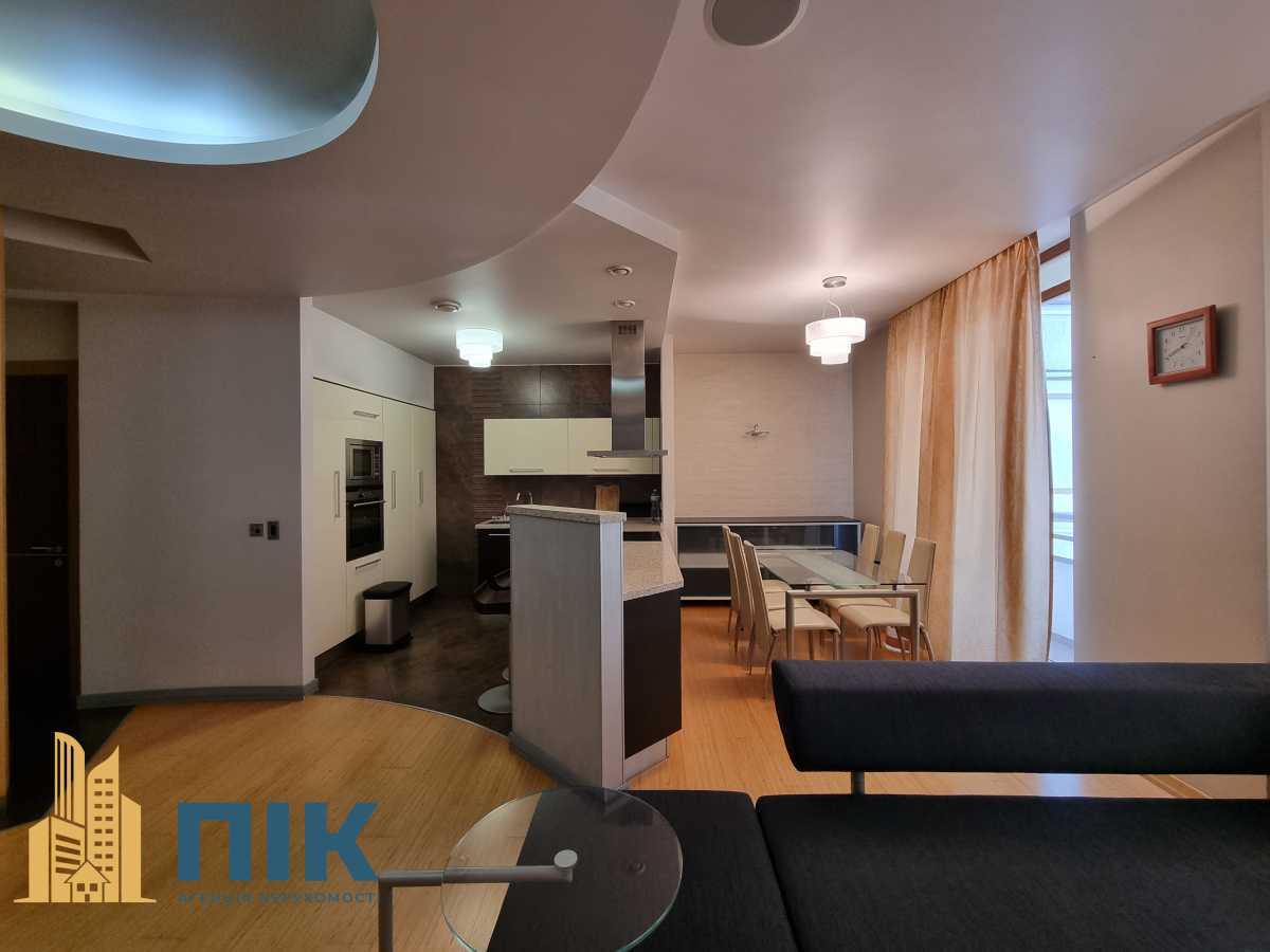 Продажа 3-комнатной квартиры 130 м², Жилянская ул., 59