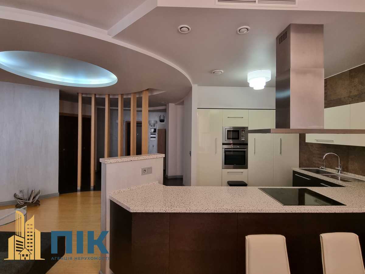 Продажа 3-комнатной квартиры 130 м², Жилянская ул., 59