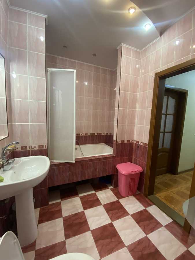 Оренда 1-кімнатної квартири 65 м², Раїси Окіпної вул., 8
