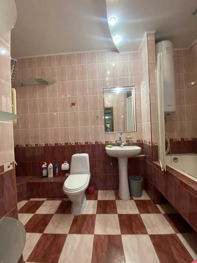 Оренда 1-кімнатної квартири 65 м², Раїси Окіпної вул., 8