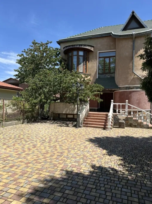 Оренда будинку 500 м², Львівська вул.