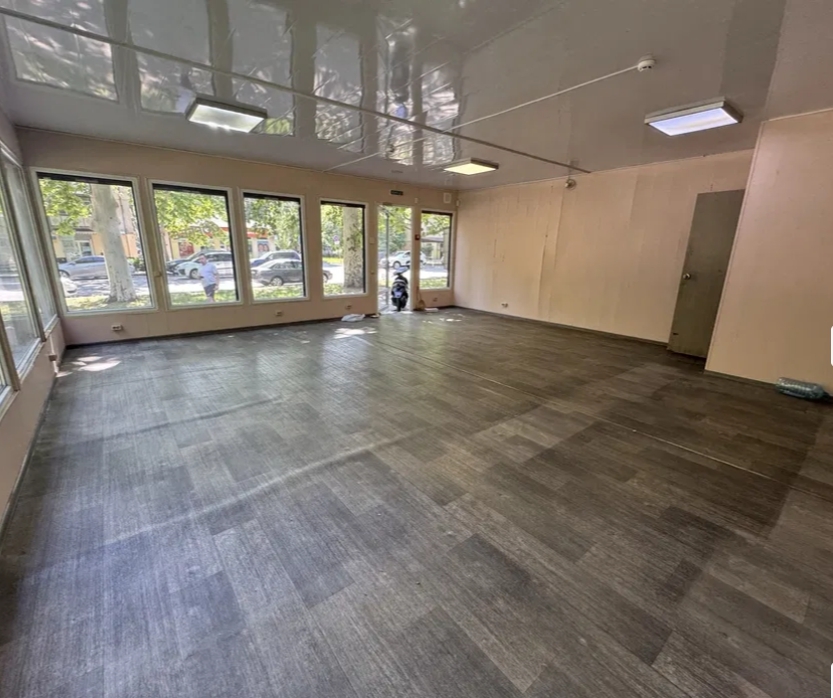 Аренда торгового помещения 55 м², Академика Филатова ул.