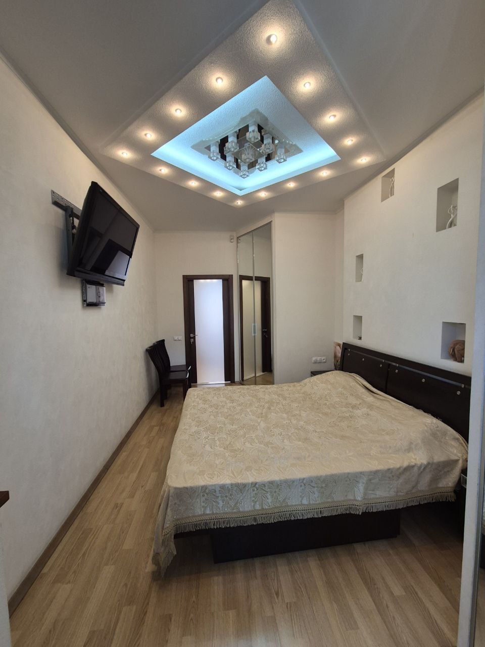 Продаж 2-кімнатної квартири 70 м², Михайла Грушевського вул.