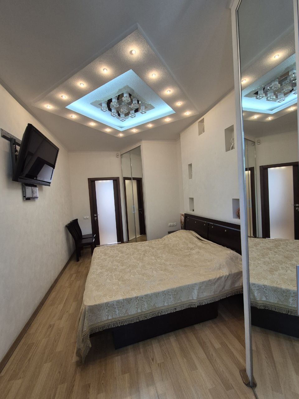 Продаж 2-кімнатної квартири 70 м², Михайла Грушевського вул.