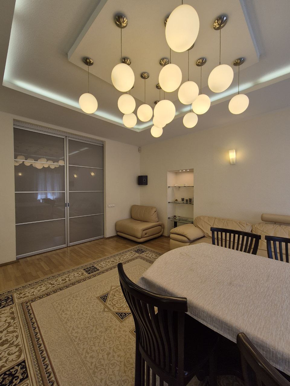 Продаж 2-кімнатної квартири 70 м², Михайла Грушевського вул.