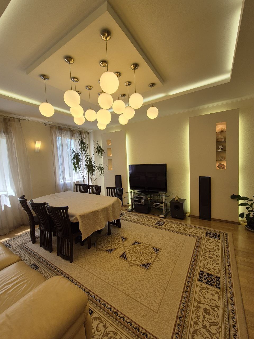Продаж 2-кімнатної квартири 70 м², Михайла Грушевського вул.