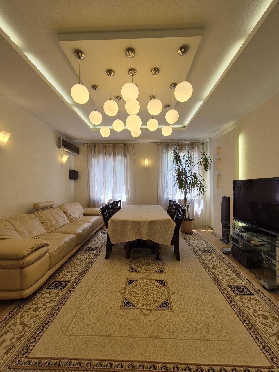Продаж 2-кімнатної квартири 70 м², Михайла Грушевського вул.
