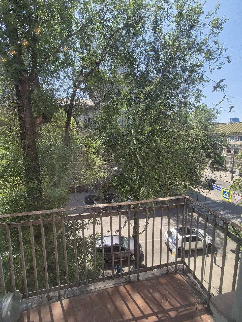 Продаж 2-кімнатної квартири 70 м², Михайла Грушевського вул.