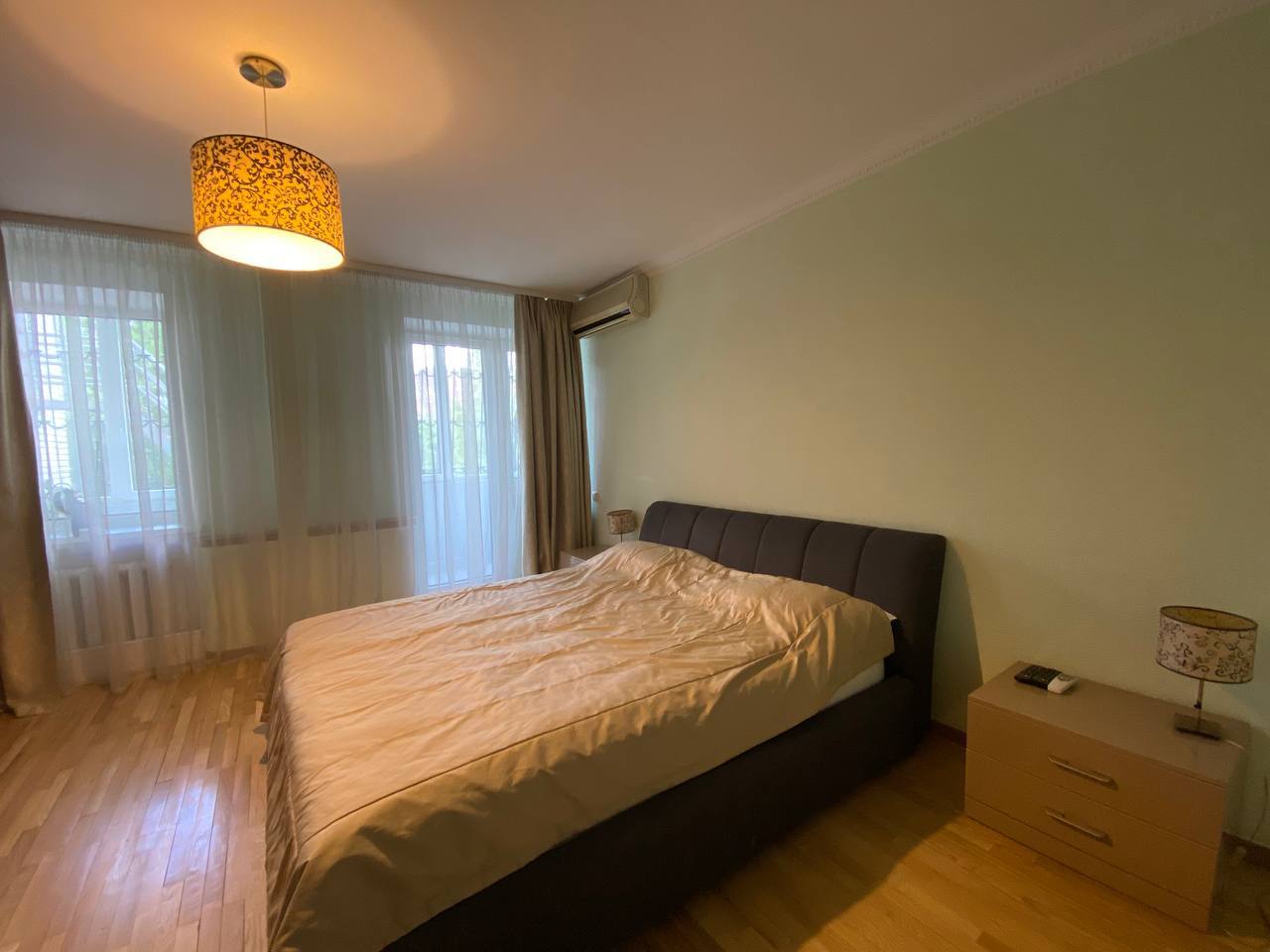 Аренда 4-комнатной квартиры 117 м², Александра Кониского ул.