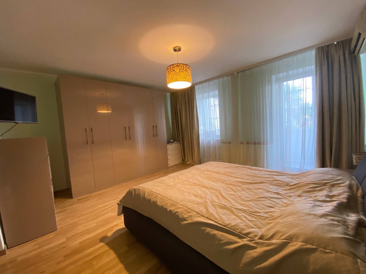 Аренда 4-комнатной квартиры 117 м², Александра Кониского ул.