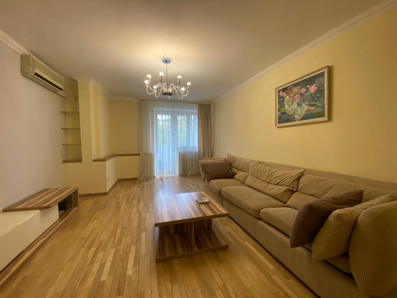 Аренда 4-комнатной квартиры 117 м², Александра Кониского ул.
