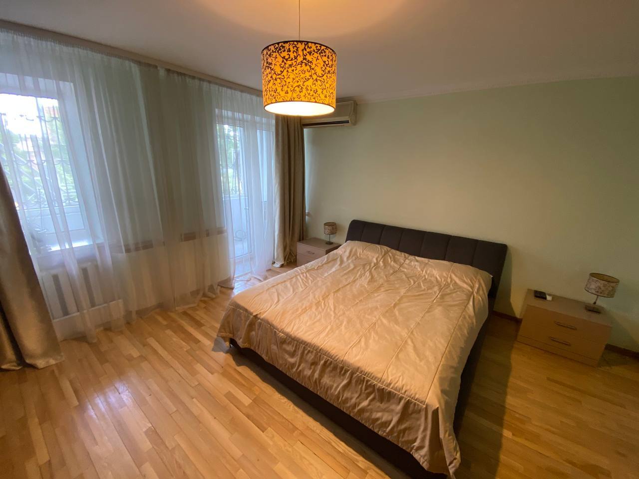 Аренда 4-комнатной квартиры 117 м², Александра Кониского ул.
