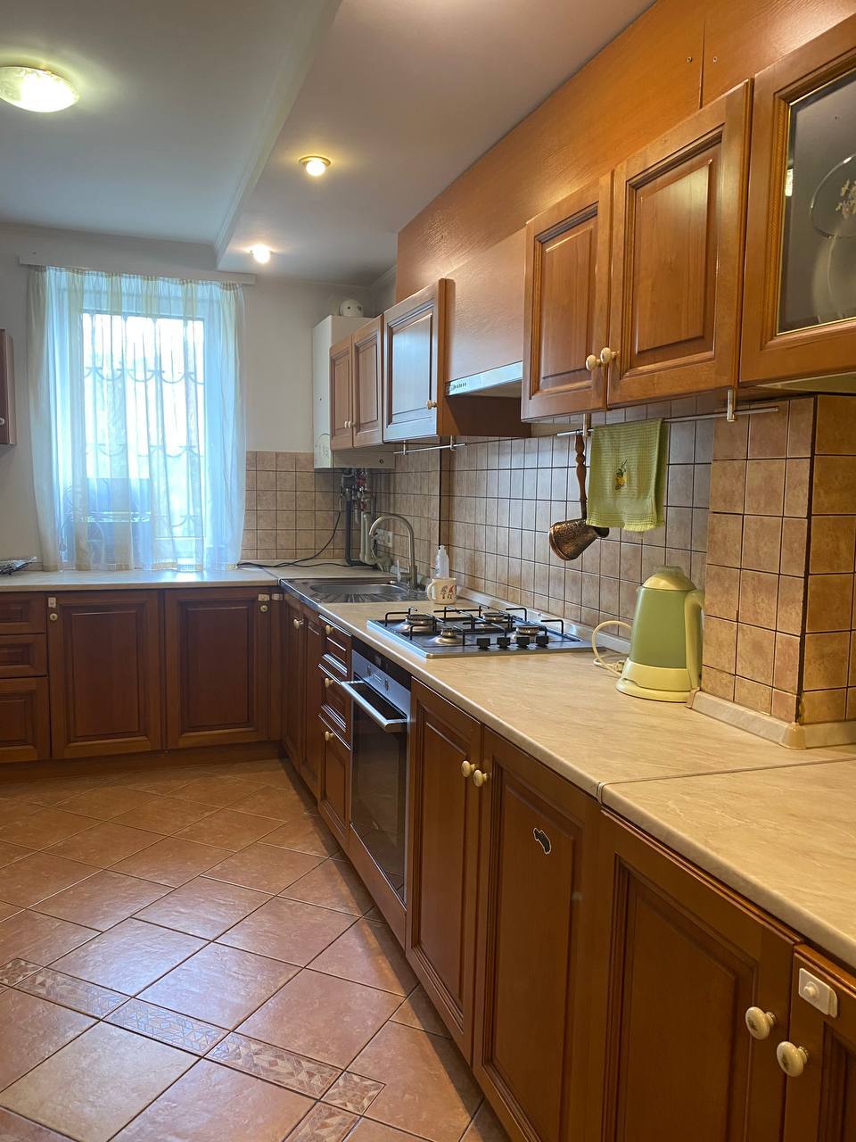 Аренда 4-комнатной квартиры 117 м², Александра Кониского ул.