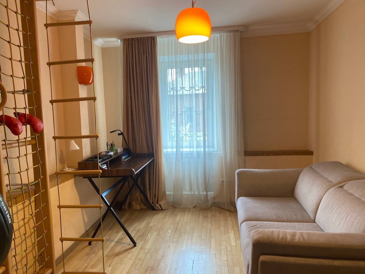 Аренда 4-комнатной квартиры 117 м², Александра Кониского ул.