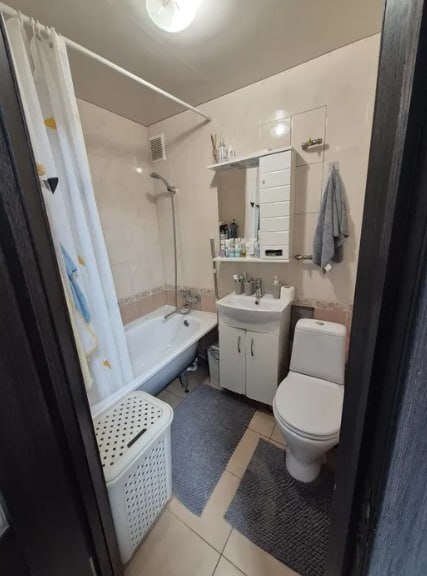 Продаж 2-кімнатної квартири 42 м², Новомістинська вул.