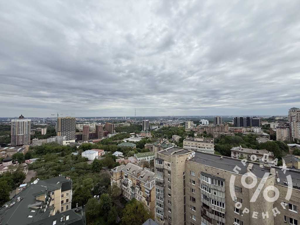 Продаж 3-кімнатної квартири 209 м², Січових Стрільців вул., 44А