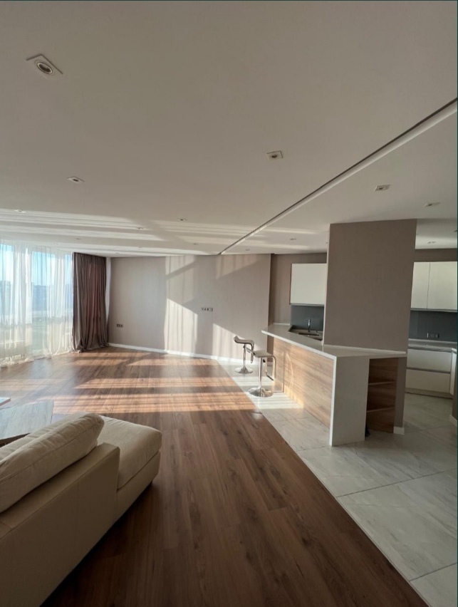 Продаж 2-кімнатної квартири 87 м², Соборності просп., 30