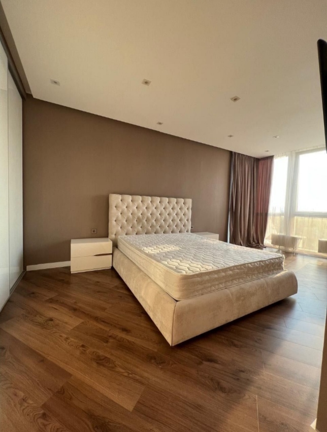 Продаж 2-кімнатної квартири 87 м², Соборності просп., 30