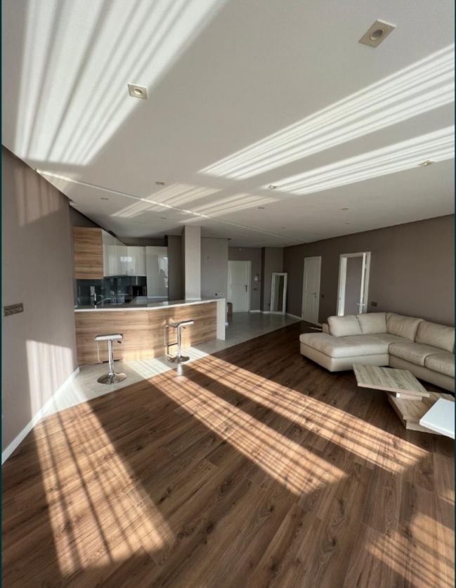 Продаж 2-кімнатної квартири 87 м², Соборності просп., 30