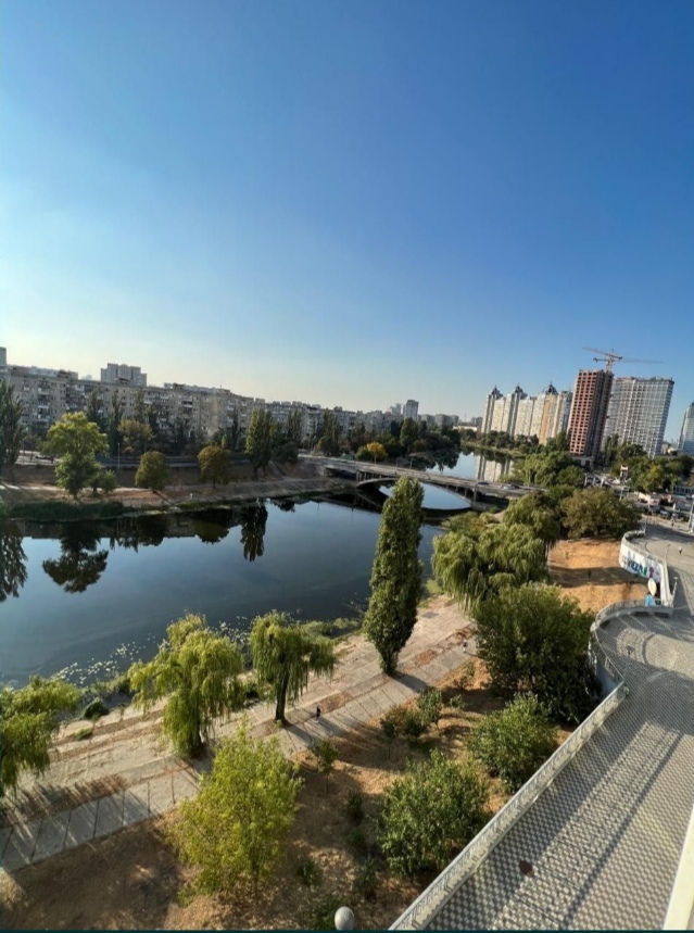 Продаж 2-кімнатної квартири 87 м², Соборності просп., 30