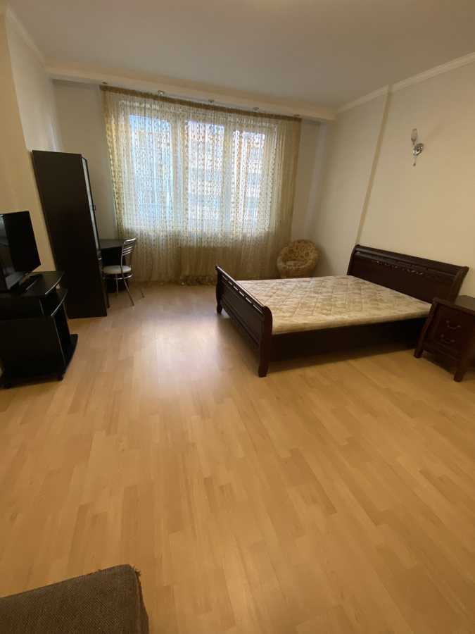 Оренда 1-кімнатної квартири 49 м², Раїси Окіпної вул., 8