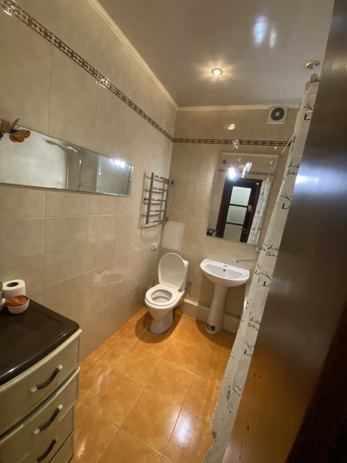 Оренда 1-кімнатної квартири 49 м², Раїси Окіпної вул., 8