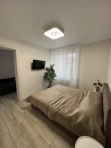 Продажа 3-комнатной квартиры 70 м², Михаила Лушпы просп.