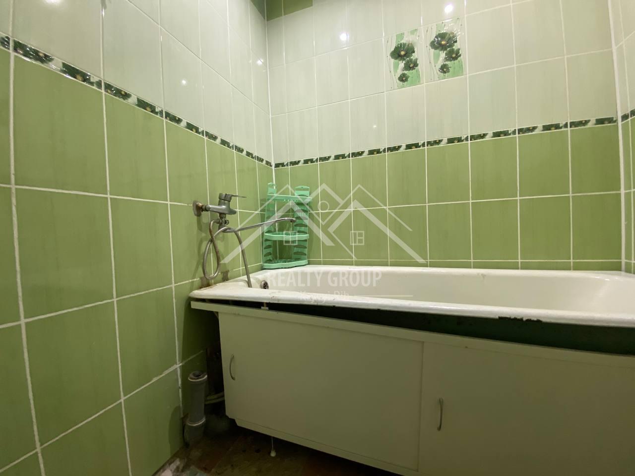 Продаж 2-кімнатної квартири 53.8 м², Сонячний вул.