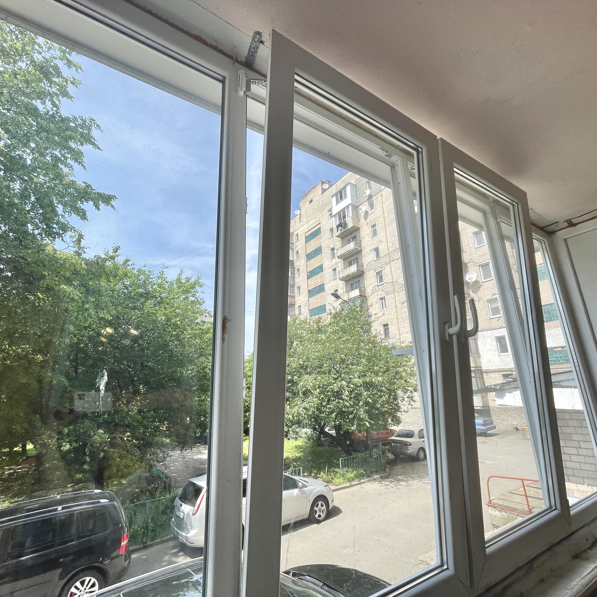 Продаж 3-кімнатної квартири 56 м², Кам'янецька вул.