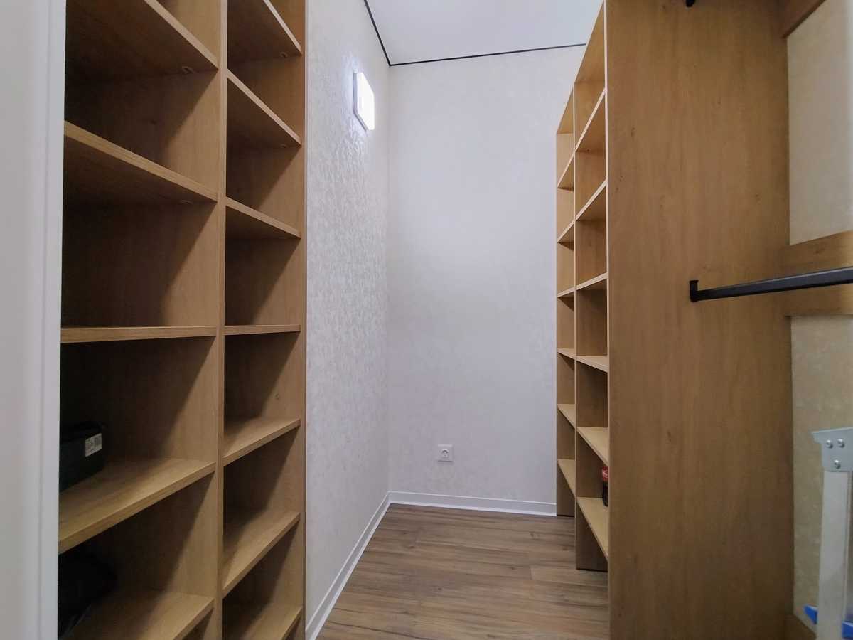 Продаж 1-кімнатної квартири 44 м², Родини Крістерів, 14б