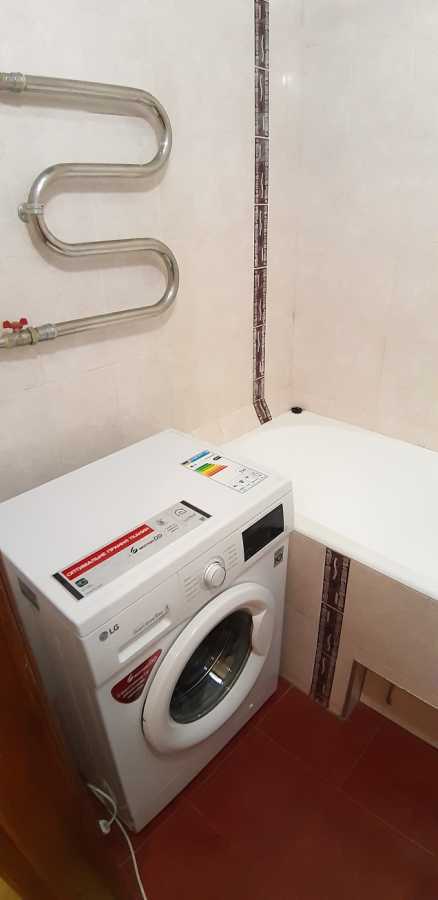 Оренда 1-кімнатної квартири 50 м², Машинобудівників вул., 1Б