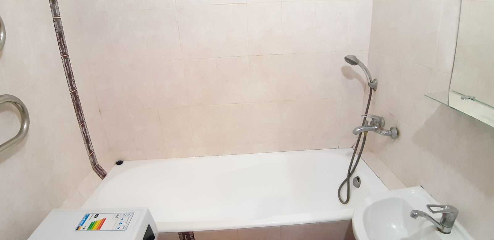 Оренда 1-кімнатної квартири 50 м², Машинобудівників вул., 1Б