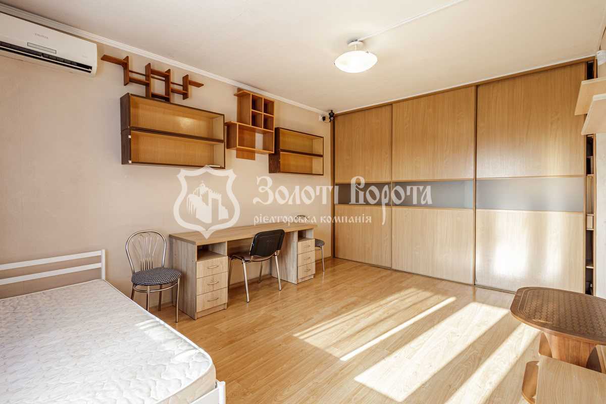 Продаж 3-кімнатної квартири 70.6 м², Оболонський просп., 34