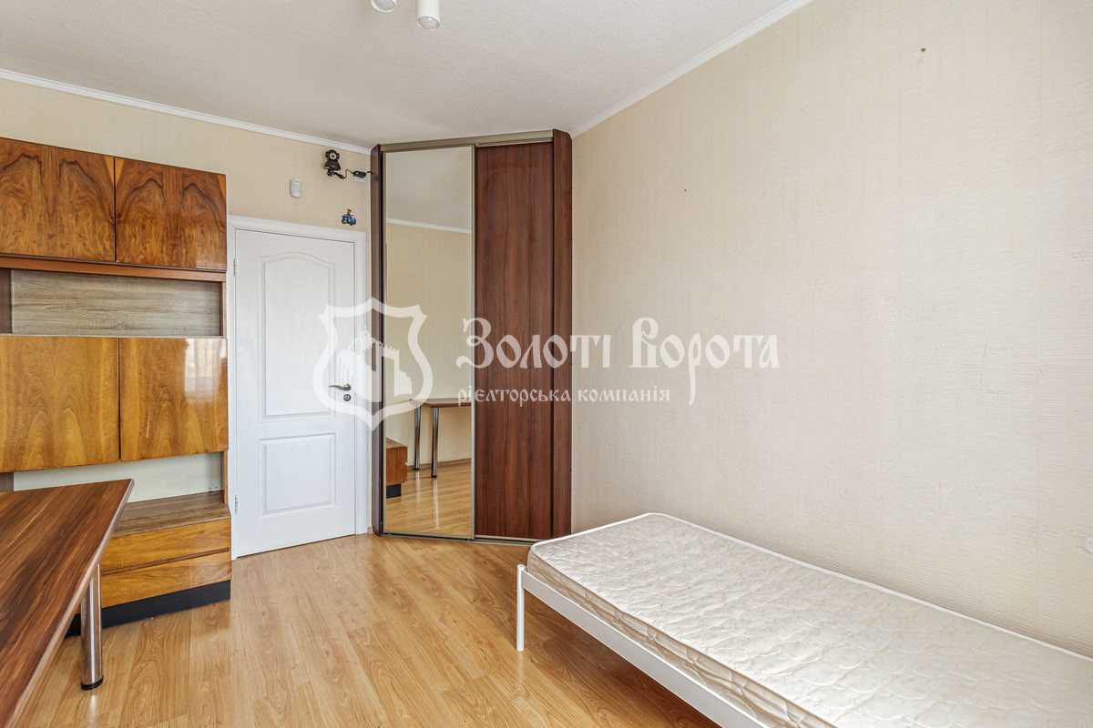 Продаж 3-кімнатної квартири 70.6 м², Оболонський просп., 34