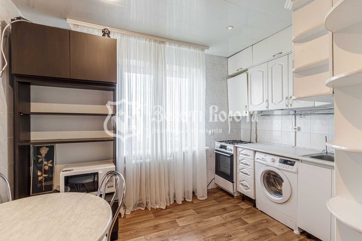 Продаж 3-кімнатної квартири 70.6 м², Оболонський просп., 34