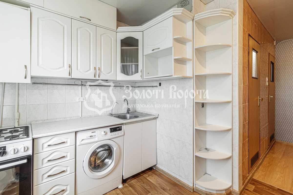 Продаж 3-кімнатної квартири 70.6 м², Оболонський просп., 34