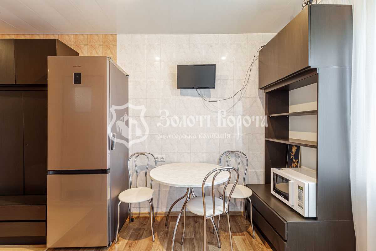 Продаж 3-кімнатної квартири 70.6 м², Оболонський просп., 34