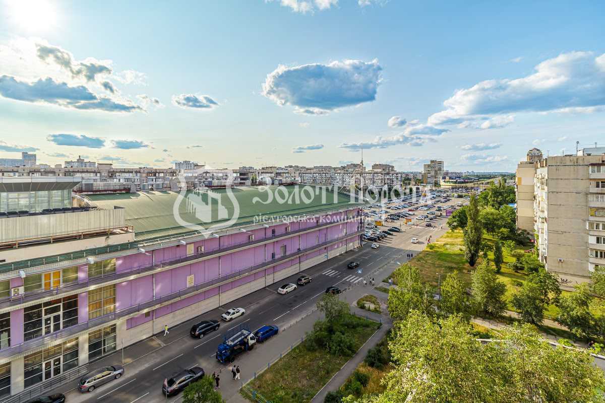 Продаж 3-кімнатної квартири 70.6 м², Оболонський просп., 34