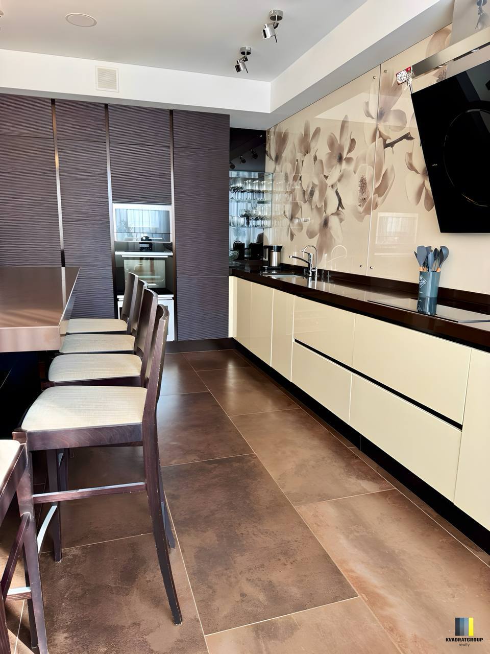 Продаж 3-кімнатної квартири 118 м², Бригадна вул.