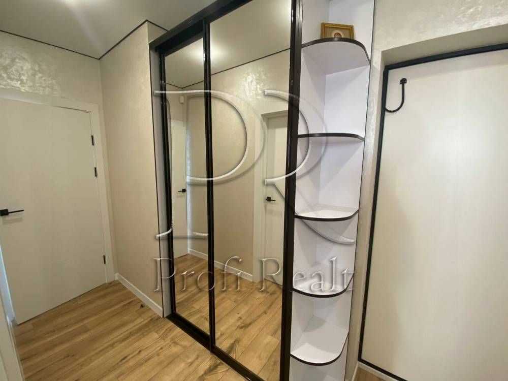 Продаж 2-кімнатної квартири 74 м², Машинобудівників вул., 16