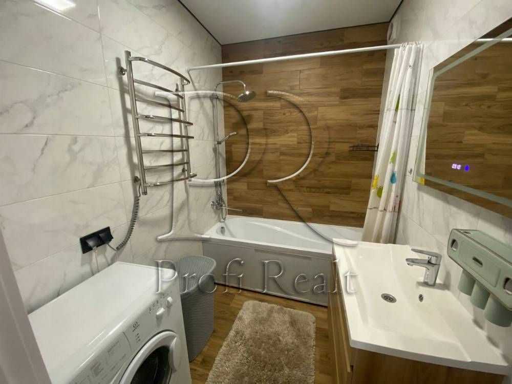 Продаж 2-кімнатної квартири 74 м², Машинобудівників вул., 16