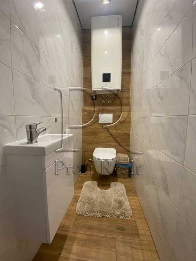 Продаж 2-кімнатної квартири 74 м², Машинобудівників вул., 16