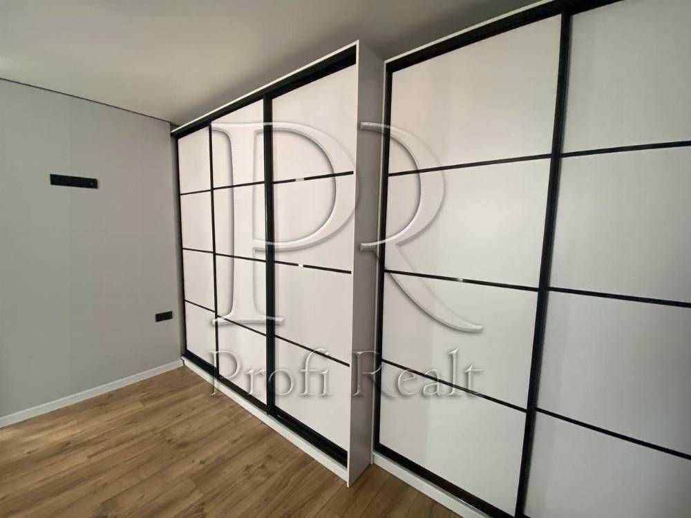 Продаж 2-кімнатної квартири 74 м², Машинобудівників вул., 16